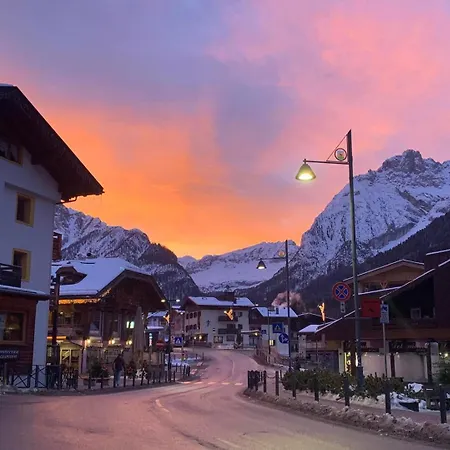 劳林酒店 酒店 3*
