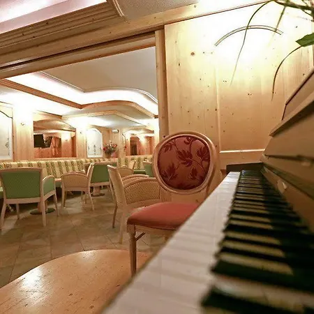 劳林酒店 3* 卡纳泽伊