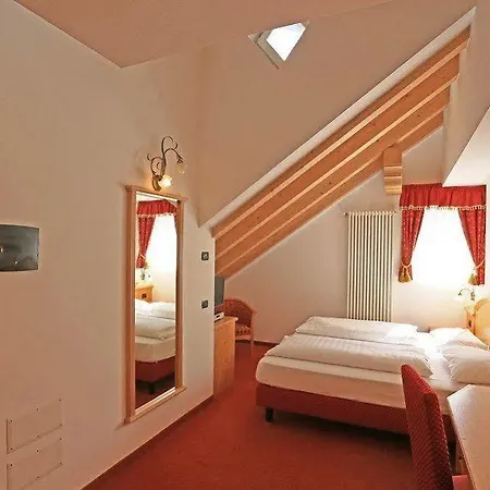 劳林酒店 3* 卡纳泽伊